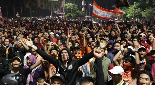 Rayakan Gelar Juara, Suporter Persija Berpesta di Bundaran Hotel Indonesia