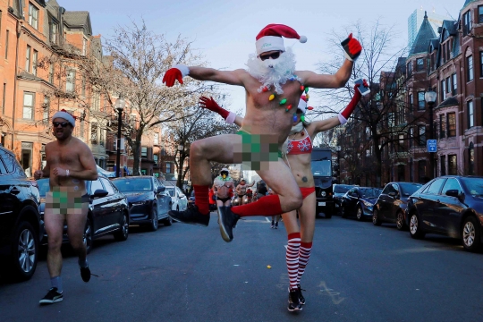 Ratusan Orang di Boston Ikuti Lomba Santa Speedo Run ke-18 Jelang Natal