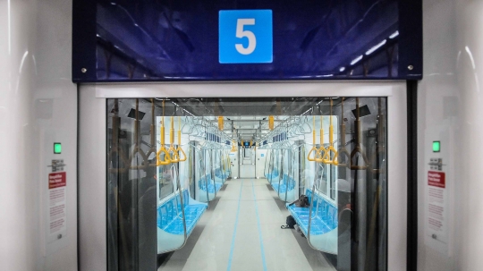 Intip Suasana Interior Gerbong Kereta MRT