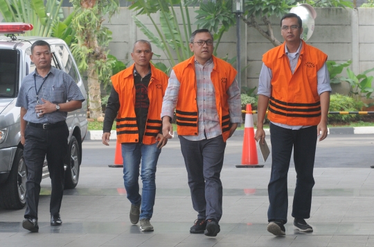 KPK Periksa Tiga Tersangka Kasus Suap