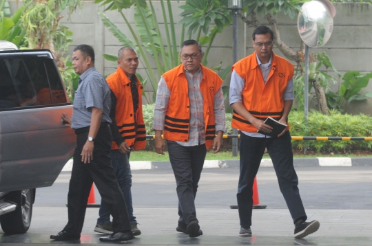 KPK Periksa Tiga Tersangka Kasus Suap