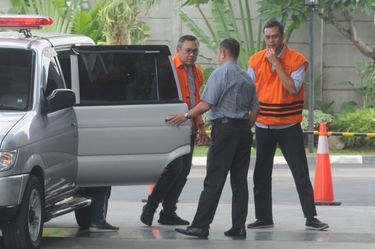 KPK Periksa Tiga Tersangka Kasus Suap