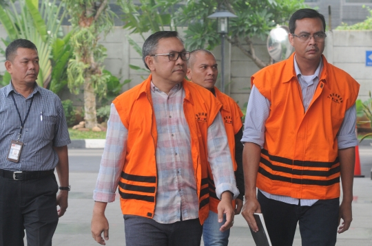KPK Periksa Tiga Tersangka Kasus Suap