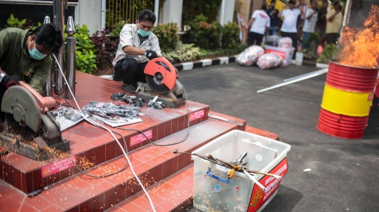 Kejari Jakarta Barat Musnahkan Barang Bukti Kasus Pidana Umum