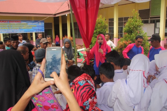 Istri Bupati Pesisir Selatan Gelar Kuliah Lapangan Bersama Mahasiswa Kedokteran