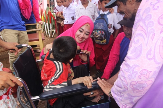 Istri Bupati Pesisir Selatan Gelar Kuliah Lapangan Bersama Mahasiswa Kedokteran