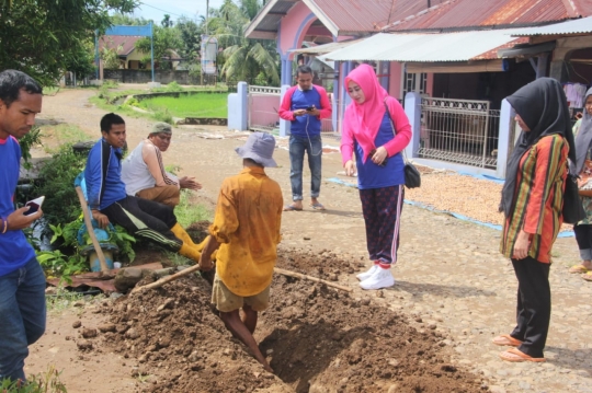 Istri Bupati Pesisir Selatan Gelar Kuliah Lapangan Bersama Mahasiswa Kedokteran