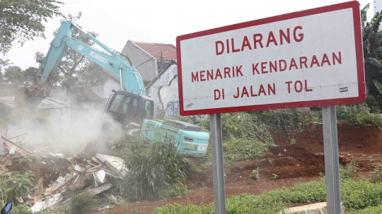 Eksekusi Lahan Terdampak Tol Cijago Jadi Tontonan Warga