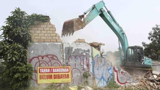 Eksekusi Lahan Terdampak Tol Cijago Jadi Tontonan Warga