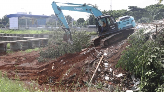 Eksekusi Lahan Terdampak Tol Cijago Jadi Tontonan Warga