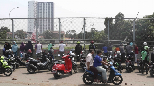 Eksekusi Lahan Terdampak Tol Cijago Jadi Tontonan Warga