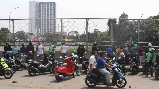 Eksekusi Lahan Terdampak Tol Cijago Jadi Tontonan Warga