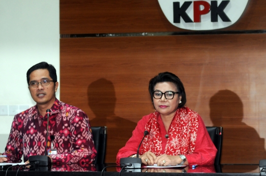 KPK Tunjukkan Barang Bukti OTT Bupati Cianjur Rp 1,5 miliar