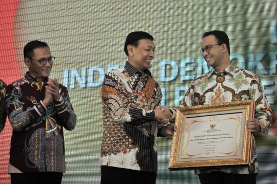 Launching Buku dan Penghargaan Indeks Demokrasi Indonesia