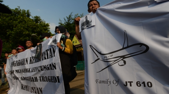 Keluarga Korban Lion Air JT 610 Desak Pemerintah Lanjutkan Pencarian