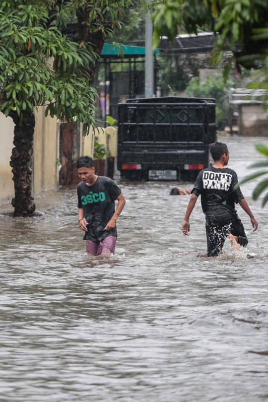 Banjir 40 Centimeter Rendam Jalan Pd Karya