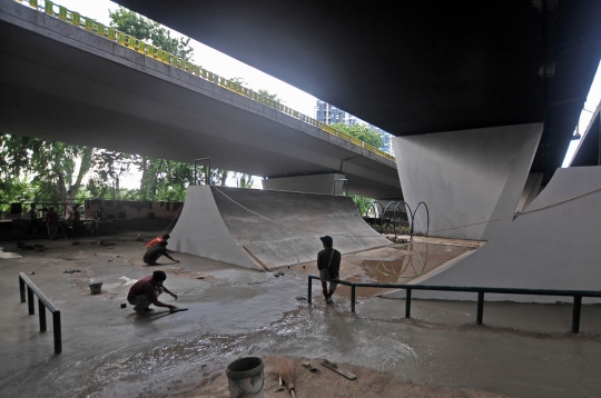 Menengok Pembangunan Skate Park di Kolong Flyover Slipi