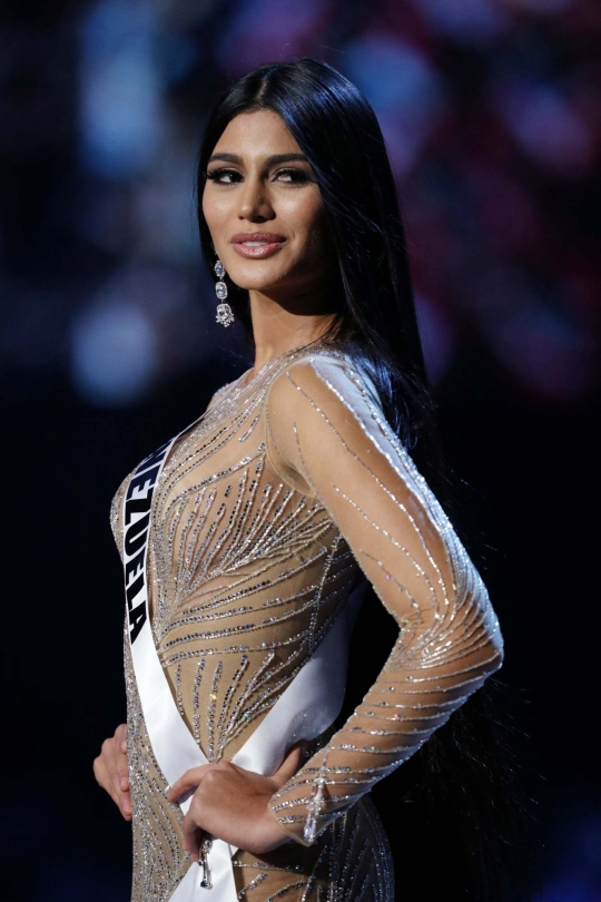 Pesona Kecantikan Kontestan Miss Universe 2018 dalam Gaun Malam