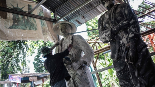 Geliat Perajin Patung di Pondok Gede