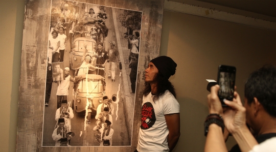 Bersama Slank, Fotografer Tjandra Moh Amin Luncurkan Buku 