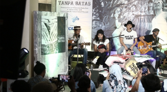 Bersama Slank, Fotografer Tjandra Moh Amin Luncurkan Buku 