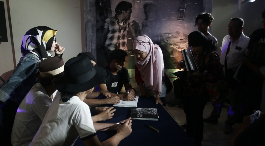 Bersama Slank, Fotografer Tjandra Moh Amin Luncurkan Buku 