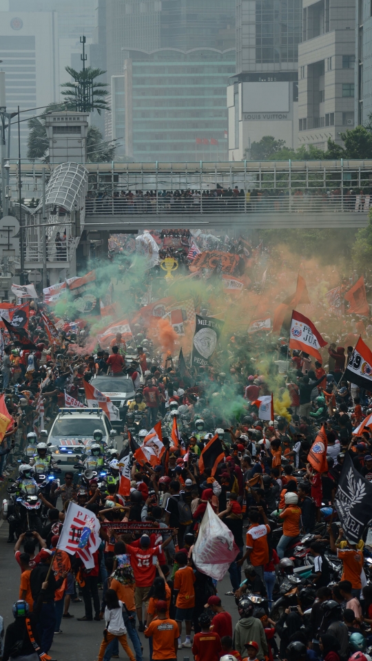 Pawai Persija Juara, Lautan Jakmania 'Oranyekan' Jalanan Protokol Ibu Kota