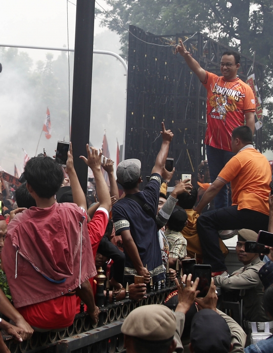 Penyerahan Piala Persija di Balai Kota