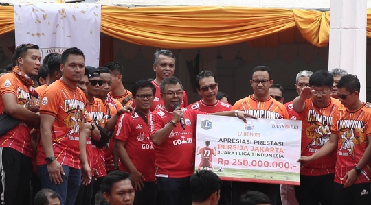 Penyerahan Piala Persija di Balai Kota