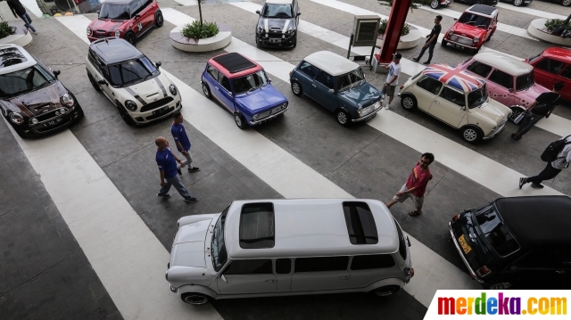 Foto Melihat Ratusan Mobil  Mini Mejeng di Indonesia Mini 