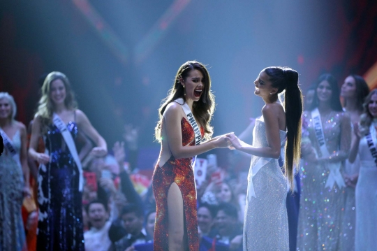 Kebahagiaan Miss Filipina Catriona Gray Raih Mahkota Miss Universe 2018