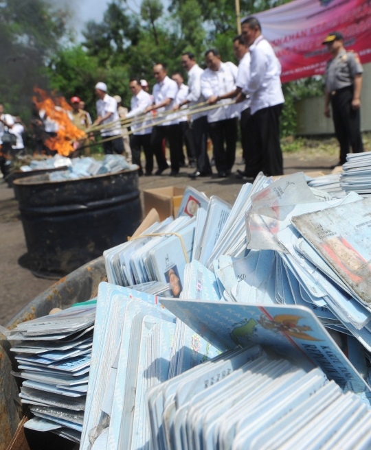 Kemendagri Musnahkan 1,3 Juta e-KTP di Bogor