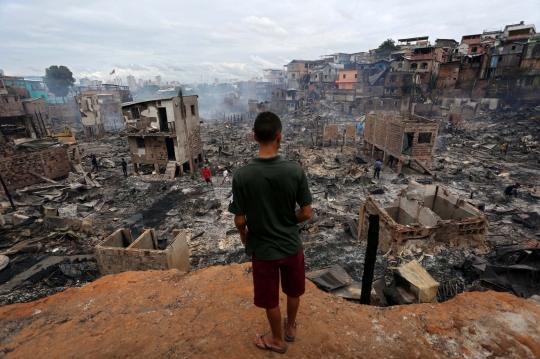 Yang Tersisa dari Kebakaran 600 Rumah di Brasil
