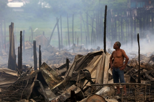 Yang Tersisa dari Kebakaran 600 Rumah di Brasil