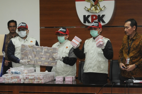 Ini Tumpukan Uang Hasil OTT KPK Terhadap Pejabat Kemenpora