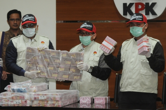 Ini Tumpukan Uang Hasil OTT KPK Terhadap Pejabat Kemenpora