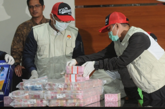 Ini Tumpukan Uang Hasil OTT KPK Terhadap Pejabat Kemenpora