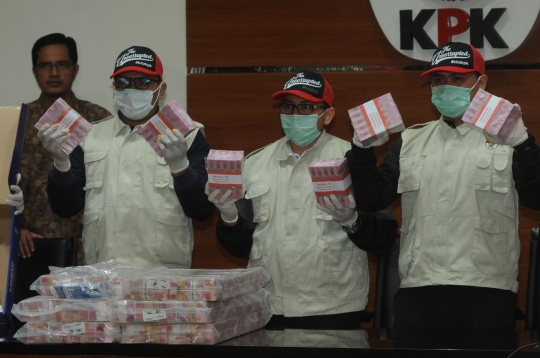 Ini Tumpukan Uang Hasil OTT KPK Terhadap Pejabat Kemenpora