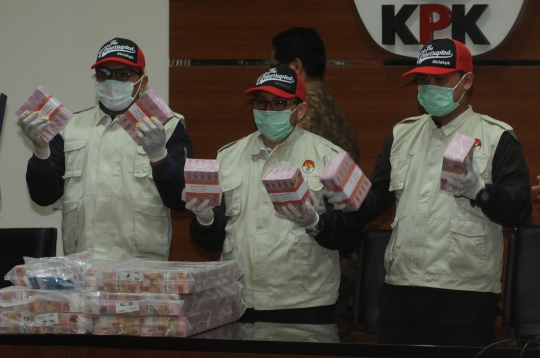 Ini Tumpukan Uang Hasil OTT KPK Terhadap Pejabat Kemenpora