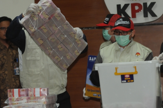 Ini Tumpukan Uang Hasil OTT KPK Terhadap Pejabat Kemenpora