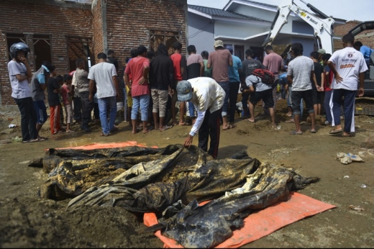 Penemuan Puluhan Jenazah Korban Tsunami Aceh di Galian Septic Tank