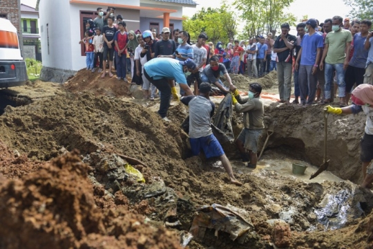 Penemuan Puluhan Jenazah Korban Tsunami Aceh di Galian Septic Tank