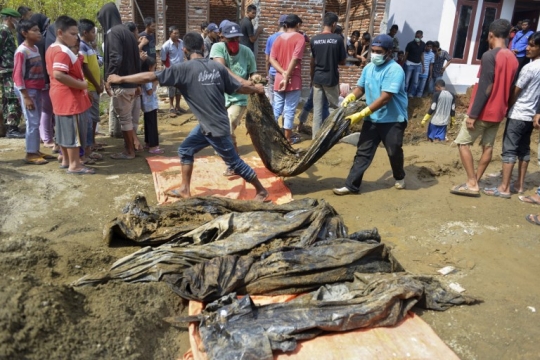 Penemuan Puluhan Jenazah Korban Tsunami Aceh di Galian Septic Tank