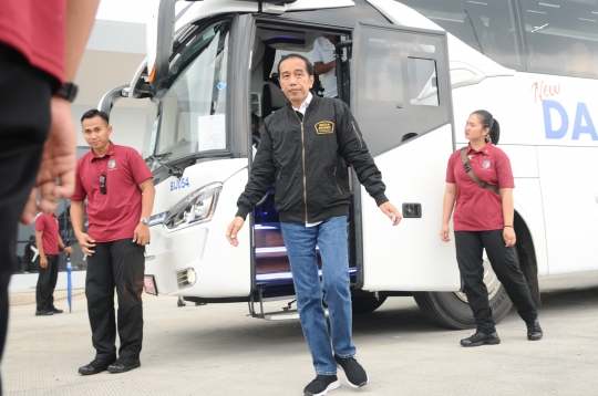 Jokowi Uji Coba Tol Trans Jawa Naik Bus