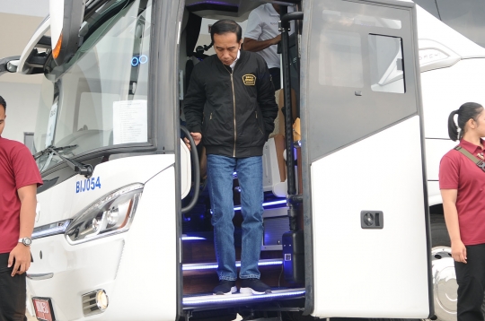 Jokowi Uji Coba Tol Trans Jawa Naik Bus