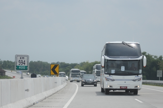 Jokowi Uji Coba Tol Trans Jawa Naik Bus