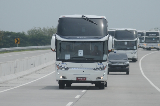 Jokowi Uji Coba Tol Trans Jawa Naik Bus