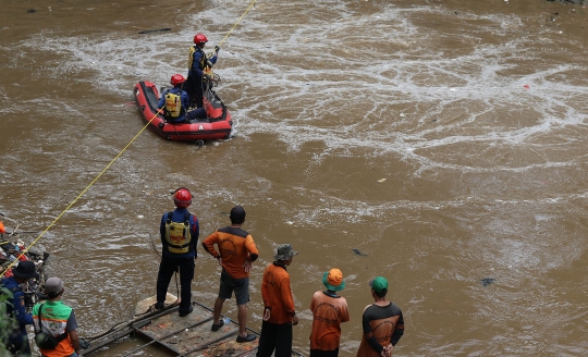 Tim SAR Cari Warga Tenggelam di Kalibaru