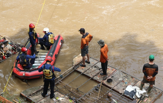 Tim SAR Cari Warga Tenggelam di Kalibaru