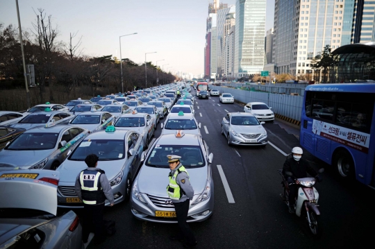 Tolak Carpool, Ribuan Sopir Taksi Korsel Mogok Lumpuhkan Jalan